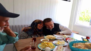 Geçici barınma merkezinde ilk sabah kahvaltısı