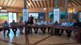 Gedizde Kürsü Okuma Kulübü uluslararası güvenliği tartıştı