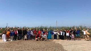 Gençler, sahillerde kıyı temizliği yaptı