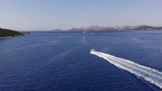 Gezi teknesinde düşen personel deniz ambulasıyla tahliye edildi