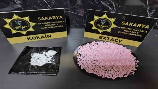 Gişelerde uyuşturucuyla yakalan 2 şüpheliye gözaltı