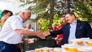 Gölbaşı Belediyesinden vatandaşlara aşure ikramı