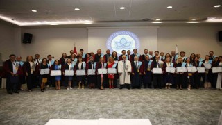 Görevde yükselerek profesör unvanı alan ESOGÜ öğretim üyeleri cübbelerini giydi