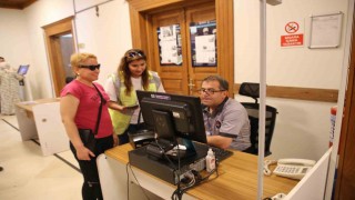 Görme engelli kadını kimlik yenilemeye HBB ekipleri götürdü