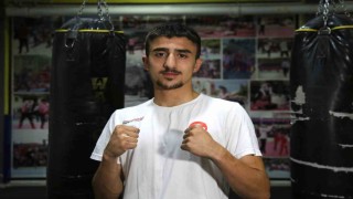 Gündüz sanayide, akşam ringde ter döküyor