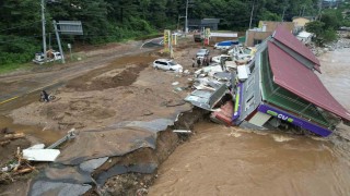 Güney Korede şiddetli yağışlarda can kaybı 19a yükseldi, 6 bölge özel afet bölgesi ilan edildi