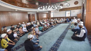 Hafızlığı bitiren öğrenci Kuran-ı Kerimi bir günde hatmetti