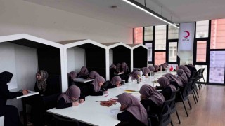 Hafızlık kursu öğrencilerinden Kızılay Gönüllü Merkezine ziyaret