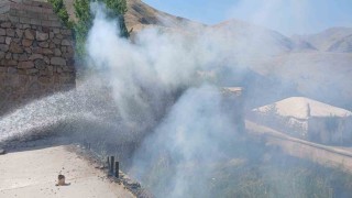 Hakkaride 2 ayrı yangına müdahale edildi