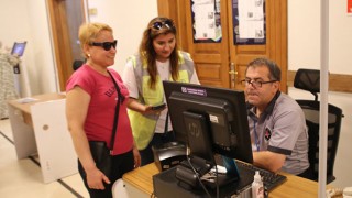 Hatay Büyükşehir Belediyesi’nden Görme Engelli Vatandaşa Hızlı Destek