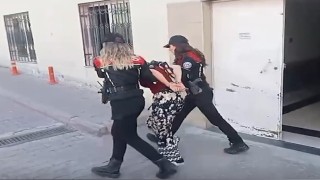 Hırsızlıktan aranan kadınlar yakalandı