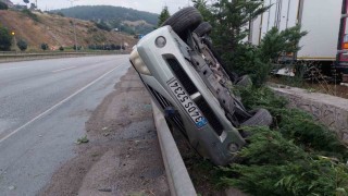 Hurdaya dönen araçtaki 4 kişi emniyet kemeri sayesinde kazayı yara almadan atlattı