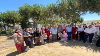 Huzurevi sakinleri lavanta tarlasına konuk oldu