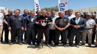 İçişleri Bakanı Yerlikaya, İzmirde yanan köyleri ziyaret etti