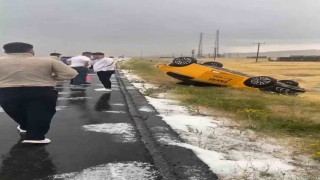 Iğdır-Doğubayazıt yolunda dolu kazaya neden oldu