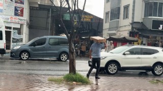 Iğdırda kavurucu sıcakların ardından sağanak yağış etkili oldu