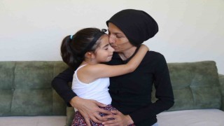 İHAya verdiği röportaj sonrası minik Zeynepe ilk yardım elini Doç. Dr. Akdağ uzattı