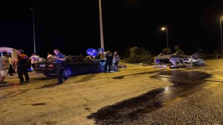 İki otomobilin çarpıştığı kazada 2si ağır 7 kişi yaralandı