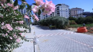 İncirliovada yol ve parke taşı çalışmaları sürüyor