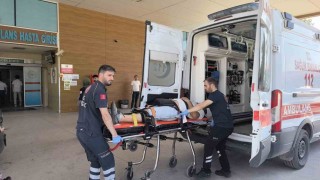 İnegölde lastiği patlayan araç şarampole yuvarlandı