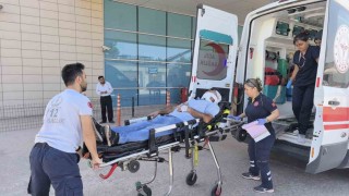 İnegölde minibüs bariyerlere çarptı