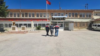 Interpolün kırmızı bültenle aradığı terörist Eskişehirde yakalandı