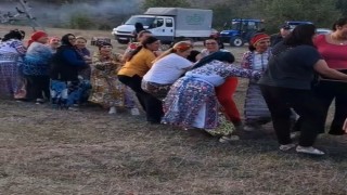 İp çekme yarışmasına Tokatlı kadınlar damga vurdu