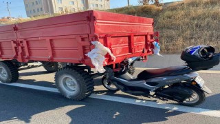 İpsalada traktör römorkuna çarpan motosikletin sürücüsü yaralandı