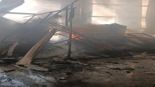 İş yerinde çıkan yangın diğer dükkanlara sıçramadan söndürüldü