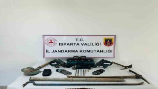 Ispartada izinsiz kazıya jandarma baskını: 4 kişi suçüstü yakalandı