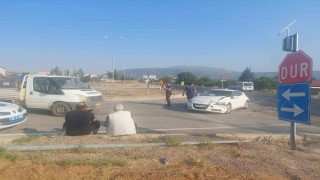 Ispartada kamyonet ile otomobil çarpıştı: 1 yaralı