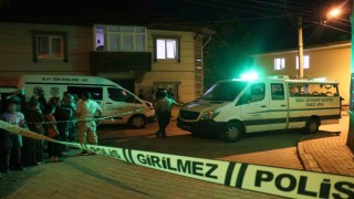İşten dönen kadın evde iki kişinin cesediyle karşılaştı