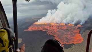 İzlandanın Reykjanes Yarımadasındaki yanardağda patlama