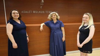 İzmir Ekonominin hukukçu akademisyenlerinden örnek çalışma