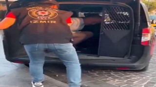 İzmirde 21 yıl hapis cezasıyla aranan hırsız yakalandı