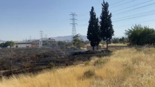 İzmirde çıkan yangın AVM otoparkına sıçradı, 2 otomobil hasar gördü