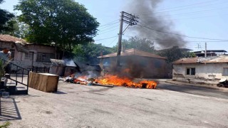 İzmirde günlerdir toplanmayan çöpte çıkan yangın söndürüldü