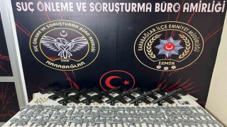 İzmirde silah ticareti operasyonu: Gizli bölmelerde ele geçirildi