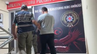 İzmirde uyuşturucu operasyonunda 2 gözaltı