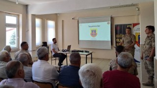 Jandarma ekipleri köylerde bilgilendirme çalışmalarını sürdürüyor