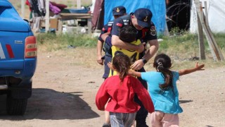 Jandarma Yozgatta çocukların yüzünü güldürdü