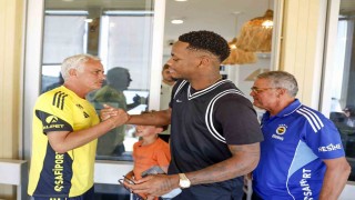 Jhon Duran kampa katıldı