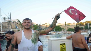 Kabotaj coşkusu Antalyada denizle buluştu, geleneksel bayrak yarışı nefes kesti