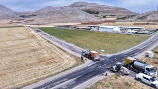 Kahramanmaraşın Elbistan yolları büyükşehir belediyesince yenileniyor