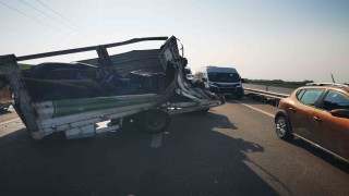 Kamyonet kamyona çarptı: 1 yaralı