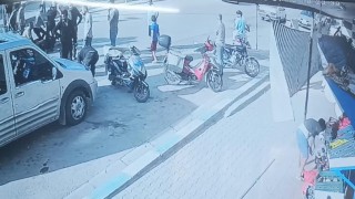 Kapıyı açmasıyla motosiklet sürücüsü yere yığıldı