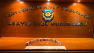 Karabükte dolandırdı, Kastamonuda paraları yurtdışına göndermeye çalışırken yakalandı