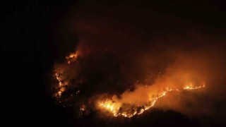 Karabükte geceyi aydınlatan orman yangını böyle görüntülendi