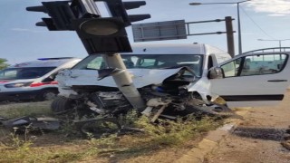 Karadeniz Sahil Yolunda minibüs ile otomobil çarpıştı: 13 yaralı