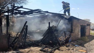 Karamanda depo yangını